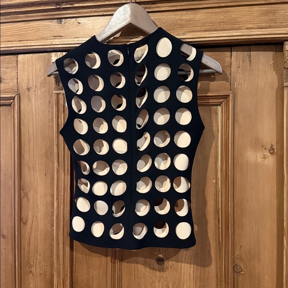 Awake Mode Hole Top - Picture 8 of 11